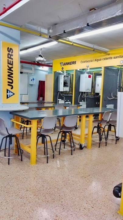 Escuela de Barcelona para fontaneros y electricistas