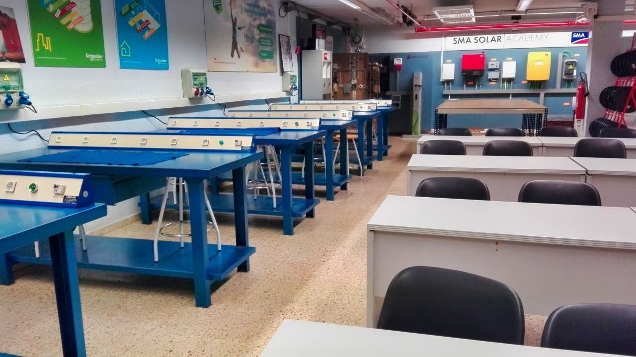 Formación para electricistas y fontaneros en Barcelona